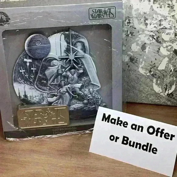 Star Wars Limited Edition 1550 - 45th Anniversary Edition- Large Pin with Stand - Picture 5 of 5